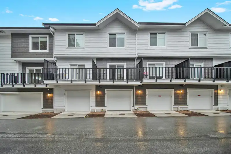9 12770 105 AVENUE - photo 1 of 36