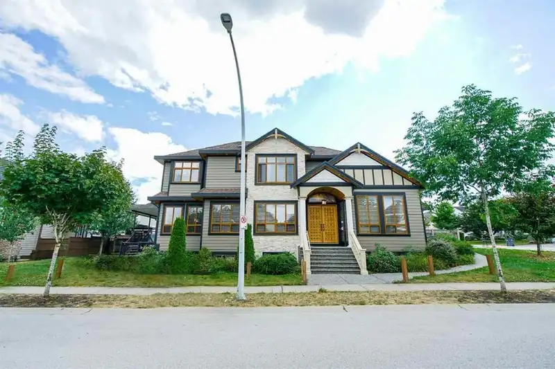 7532 144A STREET - photo 1 of 36