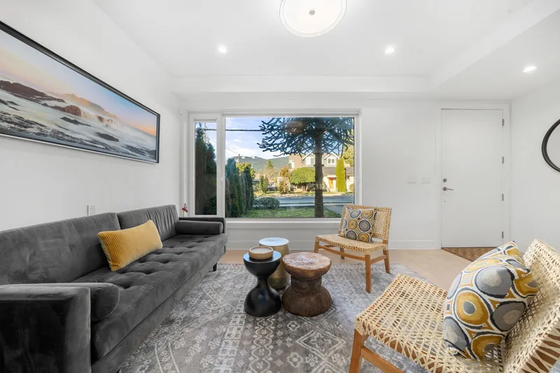 361 E 15TH STREET - photo 4 of 25