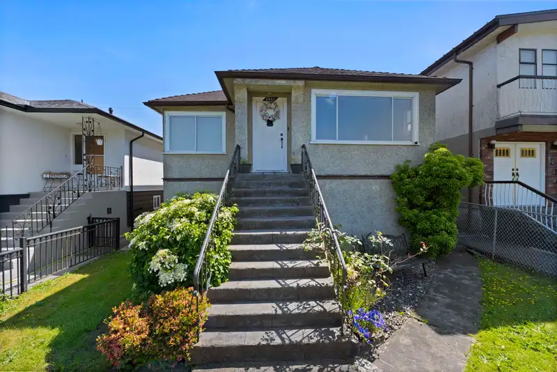 2550 PARKER STREET - photo 1 of 30