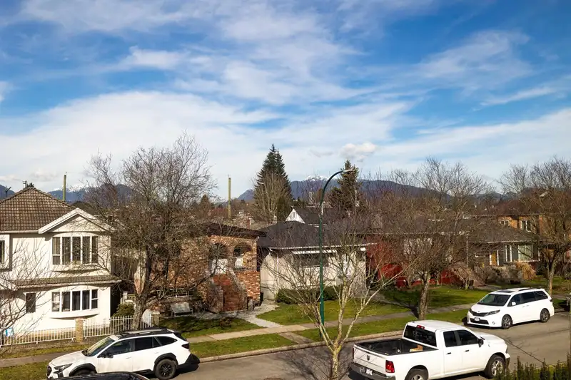 2550 PARKER STREET - photo 2 of 30