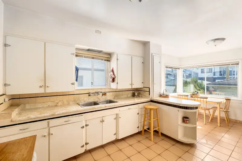 2550 PARKER STREET - photo 4 of 30