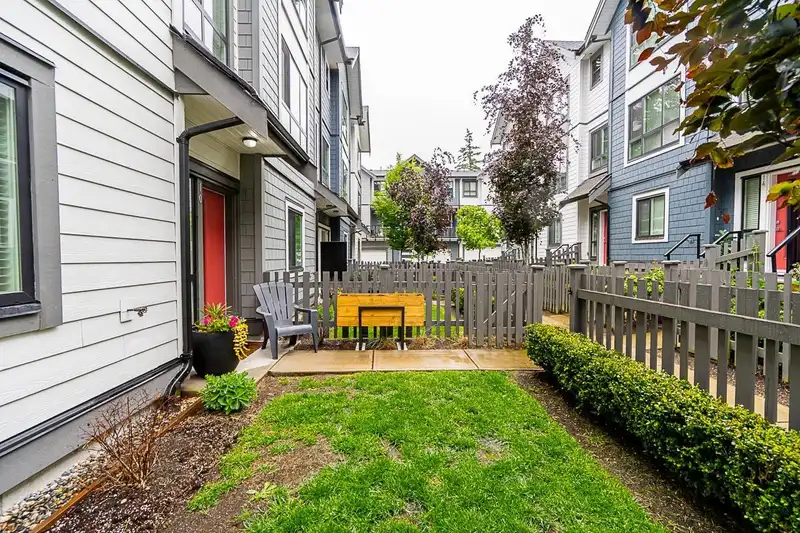 10 16760 25 AVENUE - photo 3 of 38