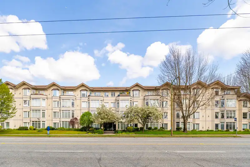 301 2677 E BROADWAY - photo 2 of 27