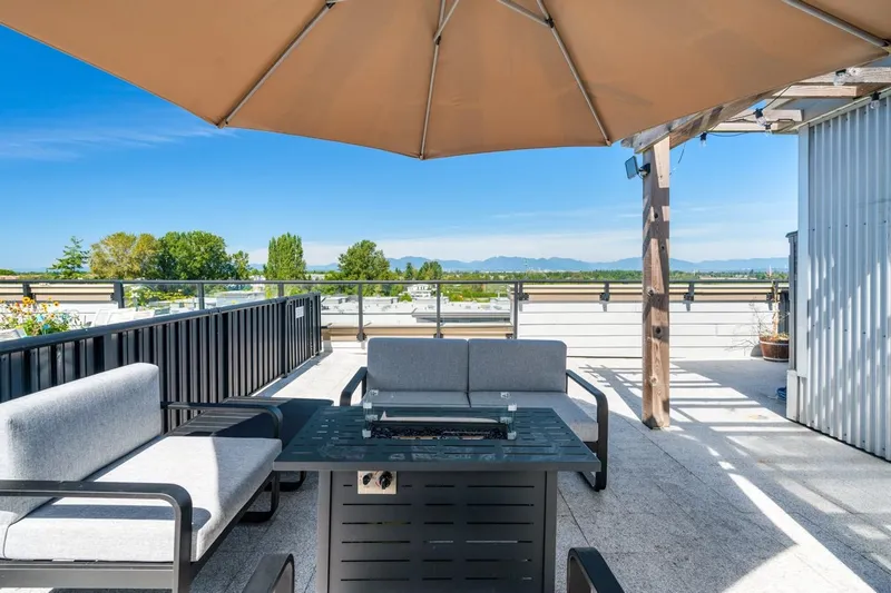 304 6077 LONDON ROAD - photo 1 of 25