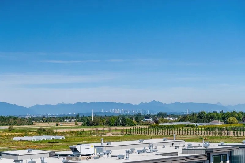 304 6077 LONDON ROAD - photo 4 of 25