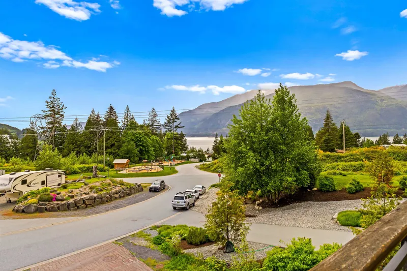 915 THISTLE PLACE - photo 3 of 25