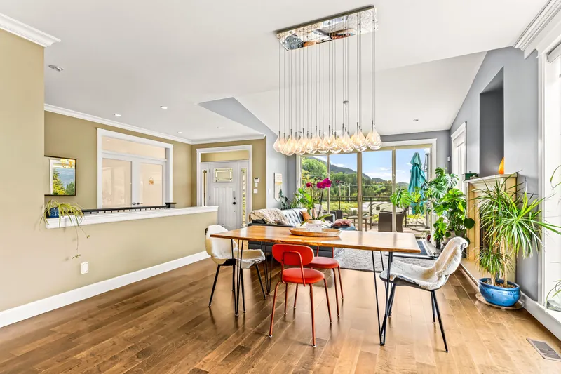 915 THISTLE PLACE - photo 4 of 25