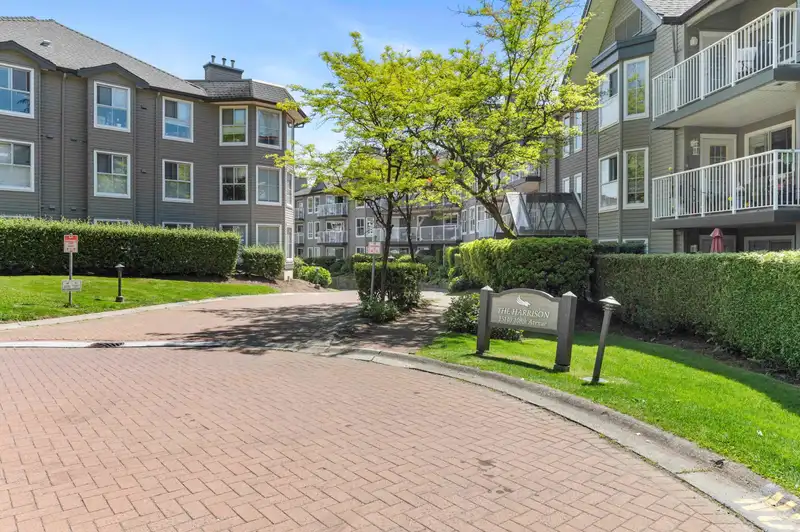 315 15140 108 AVENUE - photo 2 of 23