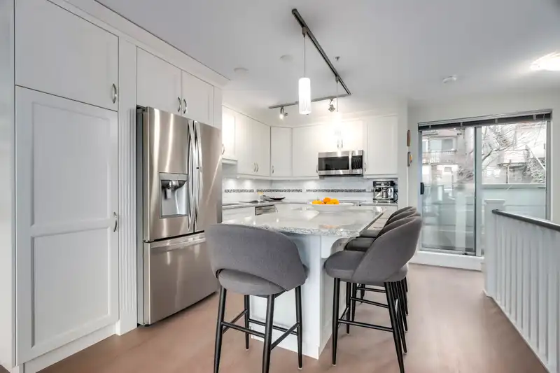 18 1250 W 6TH AVENUE - photo 2 of 24