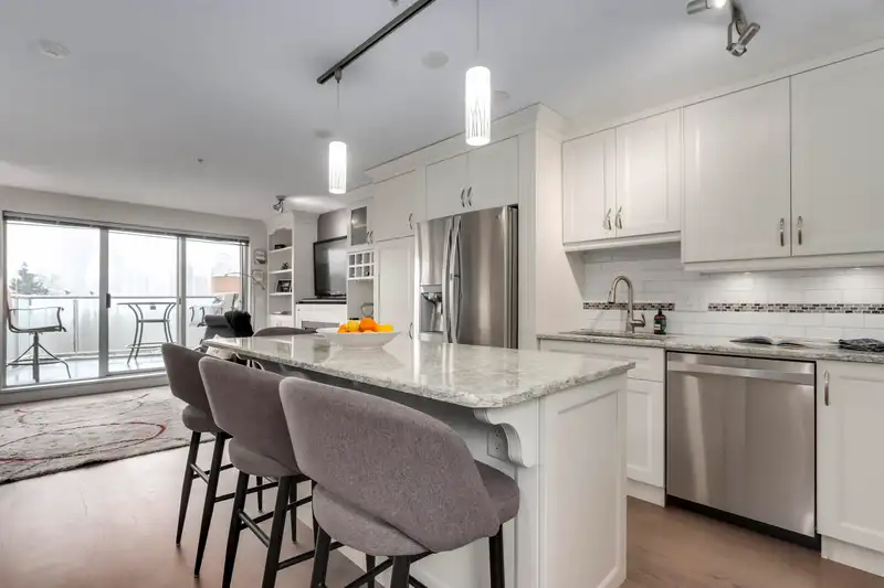 18 1250 W 6TH AVENUE - photo 3 of 24