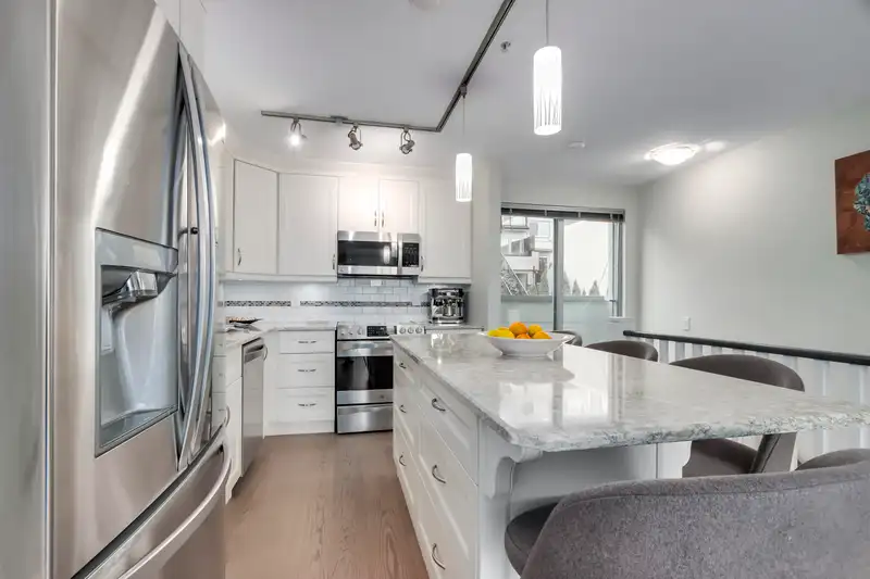 18 1250 W 6TH AVENUE - photo 4 of 24
