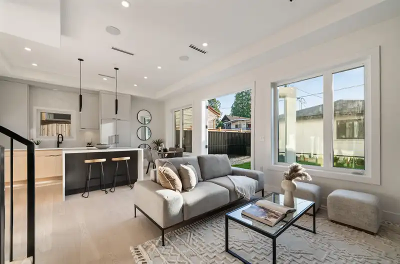 2 1259 RENFREW STREET - photo 3 of 20