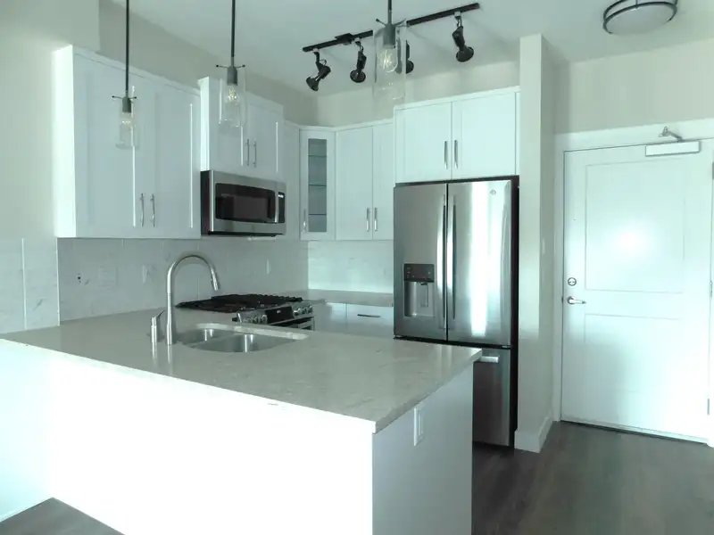 427 11077 RAVINE ROAD - photo 3 of 20