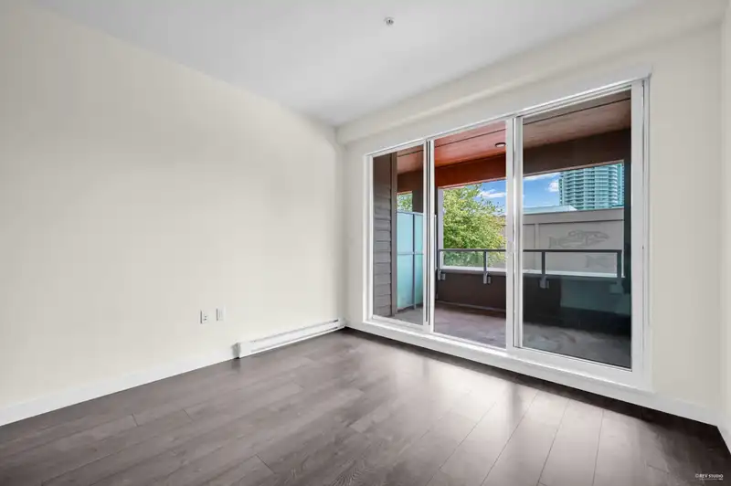 314 7133 14TH AVENUE - photo 3 of 34