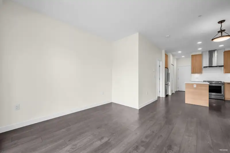 314 7133 14TH AVENUE - photo 4 of 34