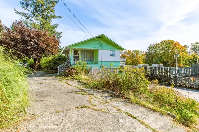 205 NELSON STREET - photo 2 of 30
