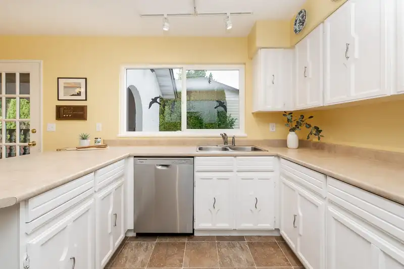 1063 CORONA CRESCENT - photo 4 of 40