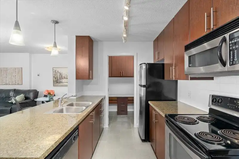 1805 58 KEEFER PLACE - photo 2 of 29
