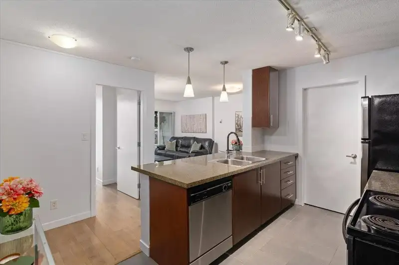 1805 58 KEEFER PLACE - photo 3 of 29