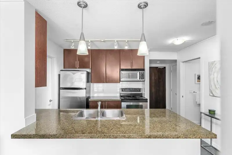 1805 58 KEEFER PLACE - photo 4 of 29
