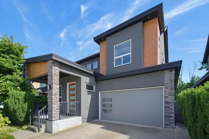 15868 105A AVENUE - photo 1 of 40