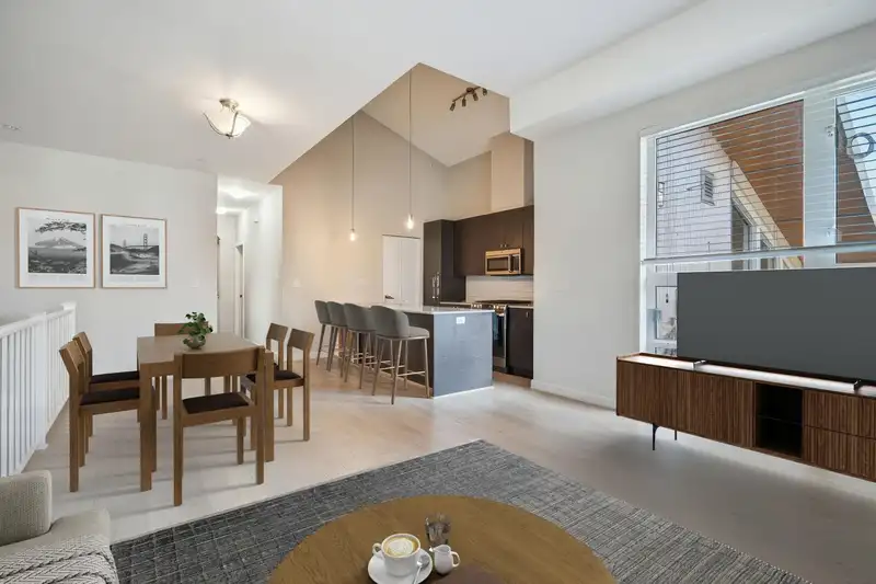 201 260 EWEN AVENUE - photo 2 of 12
