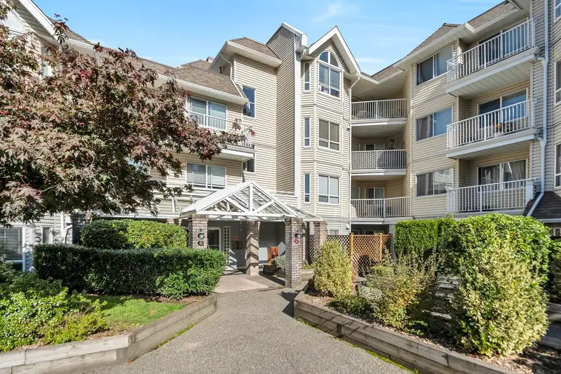 203 13475 96 AVENUE - photo 1 of 40