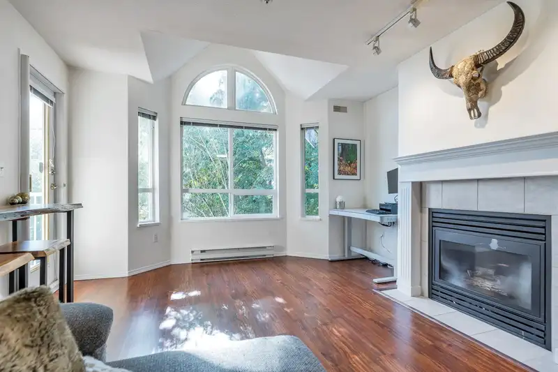 203 13475 96 AVENUE - photo 4 of 40