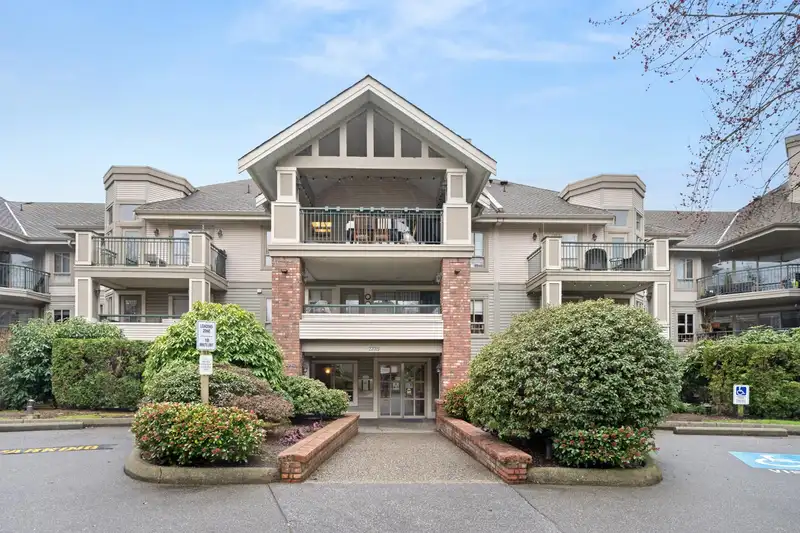 105 22015 48 AVENUE - photo 1 of 34
