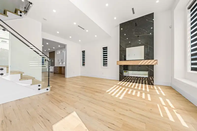 7635 ROSEWOOD STREET - photo 3 of 32