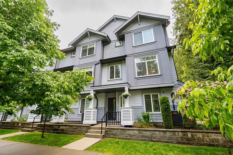 37 19239 70 AVENUE - photo 1 of 35