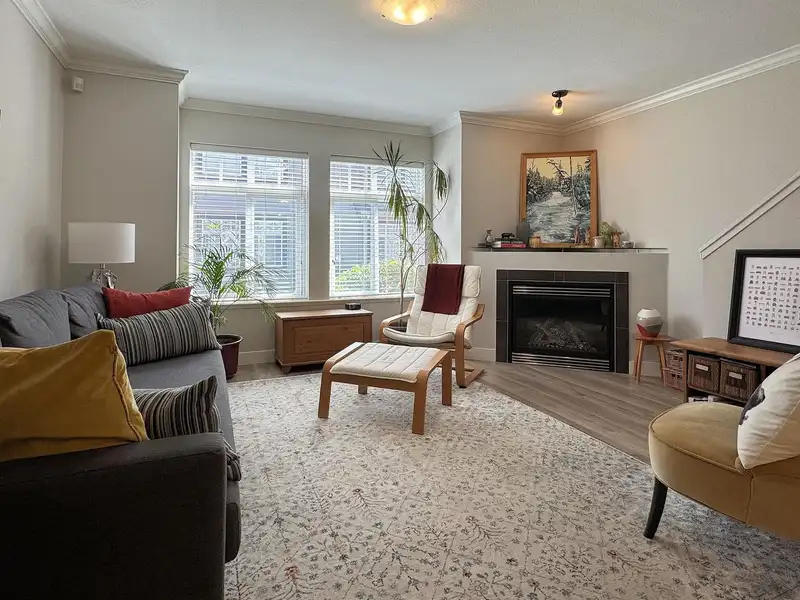 49 19448 68 AVENUE - photo 2 of 23