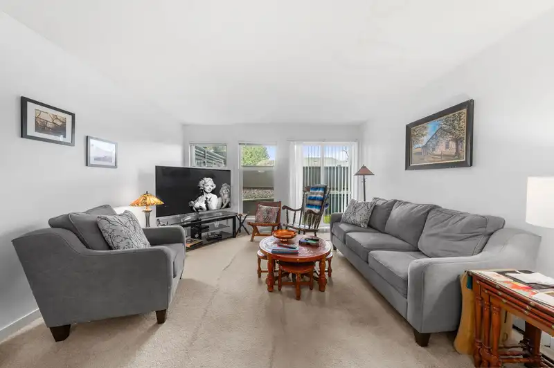 2 1870 E SOUTHMERE CRESCENT - photo 4 of 40