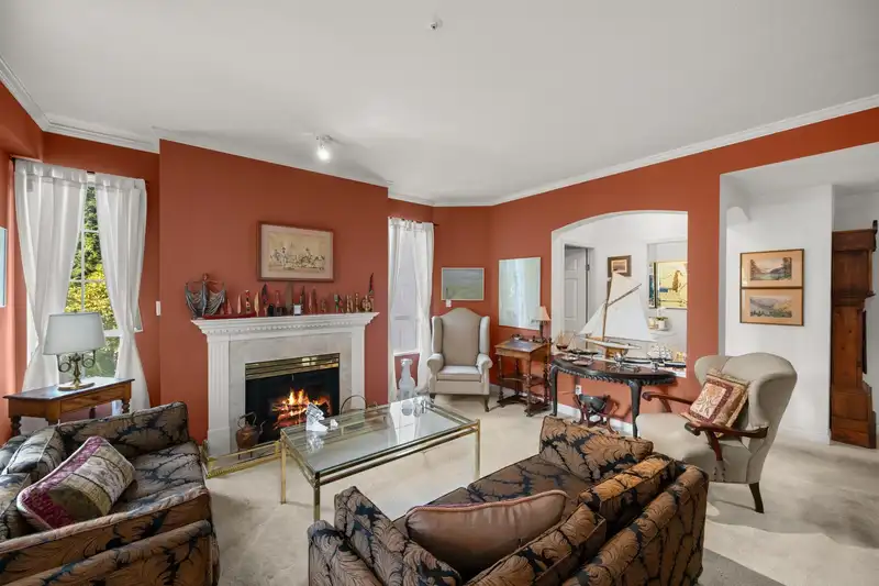 213 5835 HAMPTON PLACE - photo 3 of 40