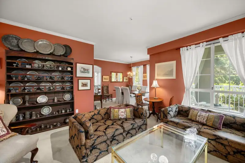 213 5835 HAMPTON PLACE - photo 4 of 40