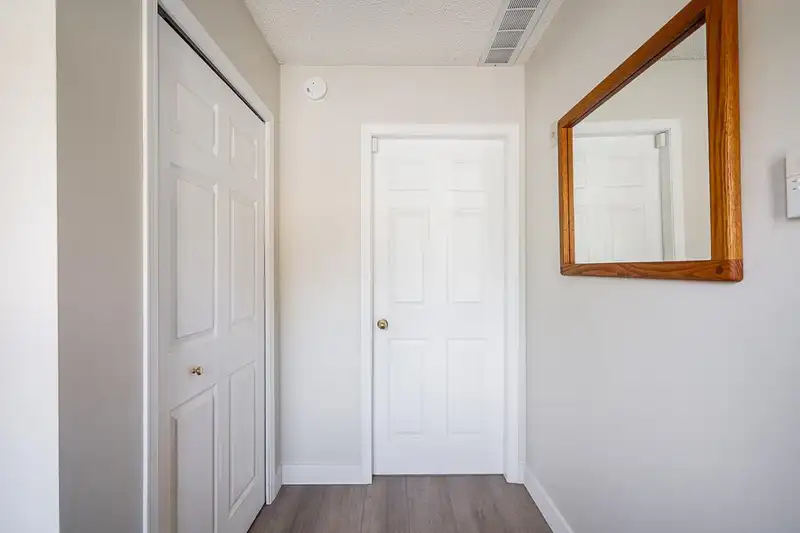 1912 MERCER AVENUE - photo 4 of 38