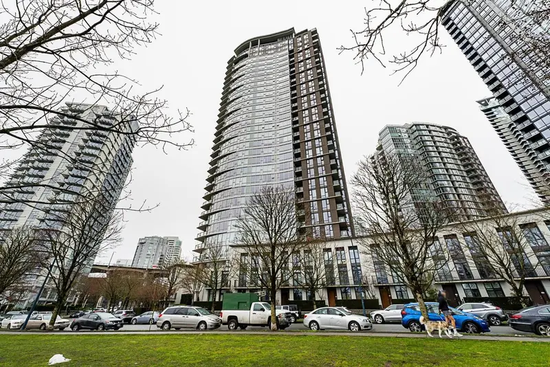 301 583 BEACH CRESCENT - photo 2 of 25