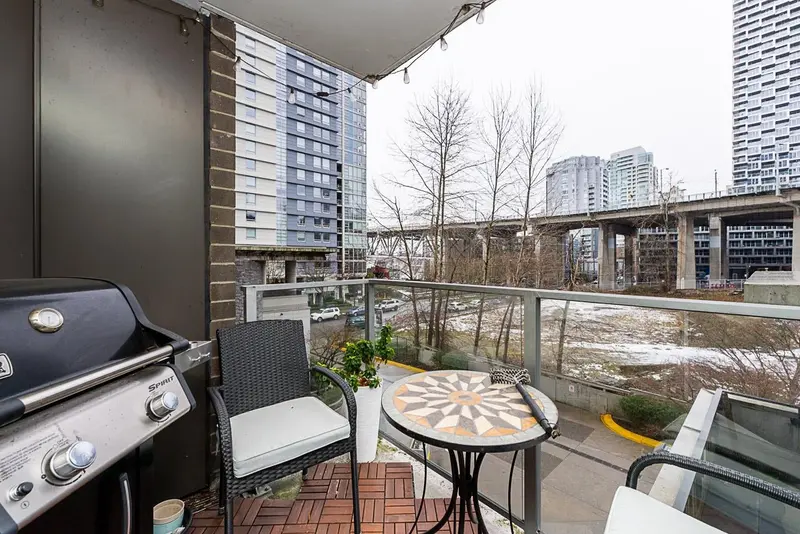 301 583 BEACH CRESCENT - photo 4 of 25