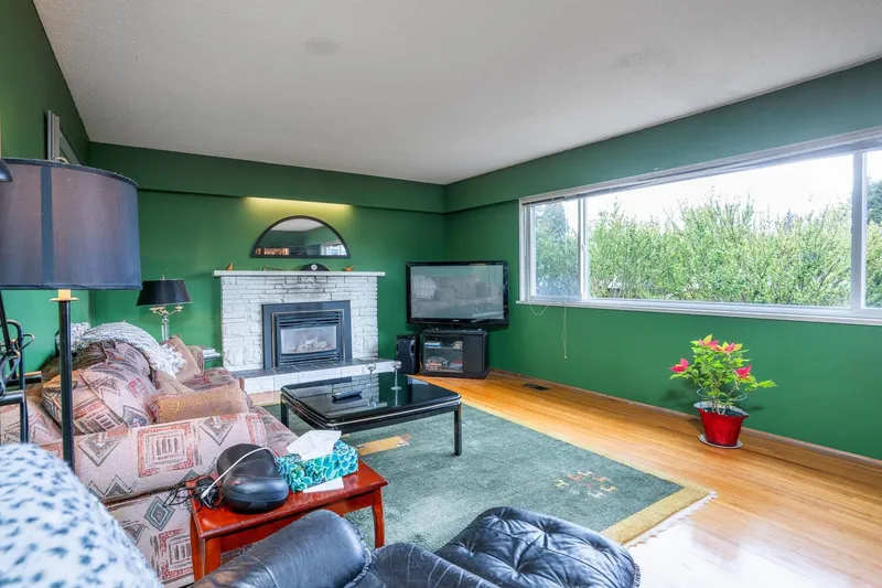 5086 12 AVENUE - photo 1 of 25