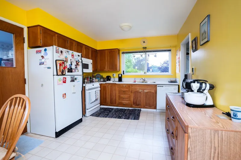 5086 12 AVENUE - photo 3 of 25