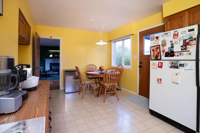 5086 12 AVENUE - photo 4 of 25