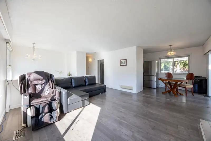 3648 VINCENT STREET - photo 4 of 34