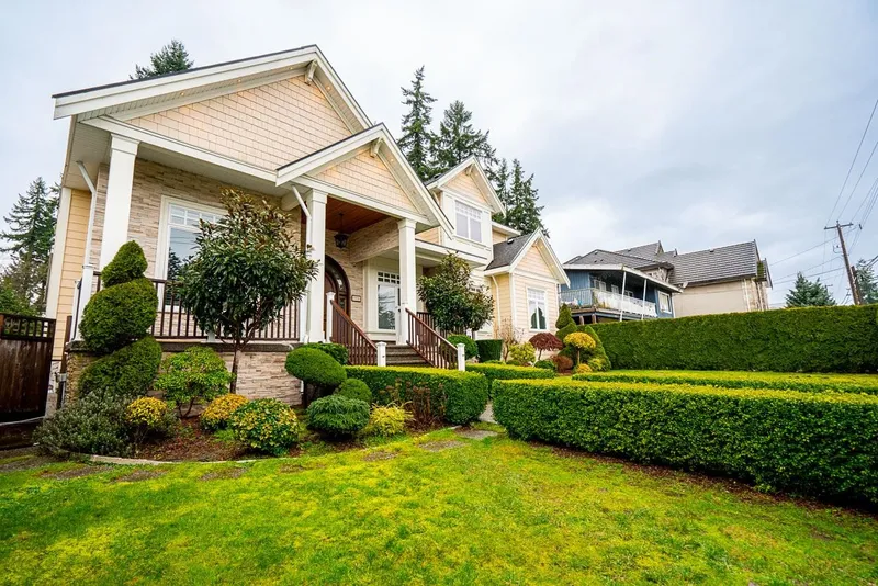 13530 60 AVENUE - photo 3 of 25