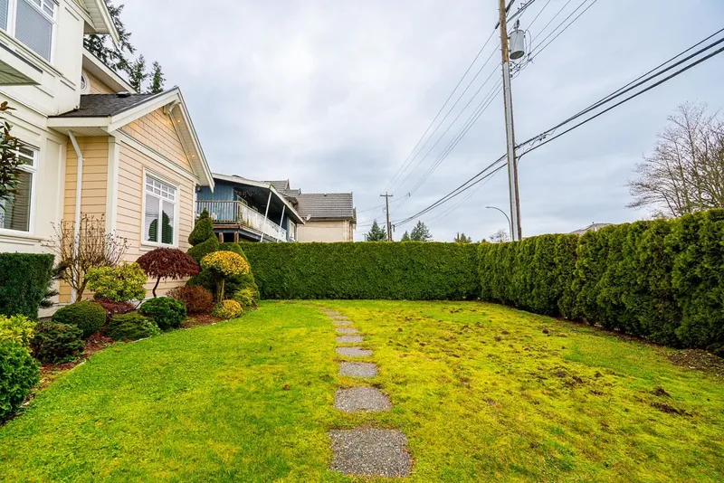 13530 60 AVENUE - photo 4 of 25