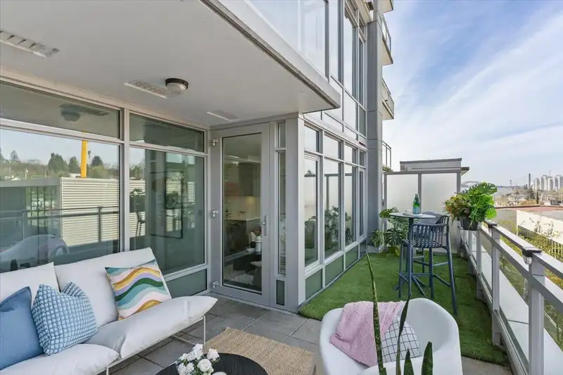 302 200 NELSON'S CRESCENT - photo 1 of 27