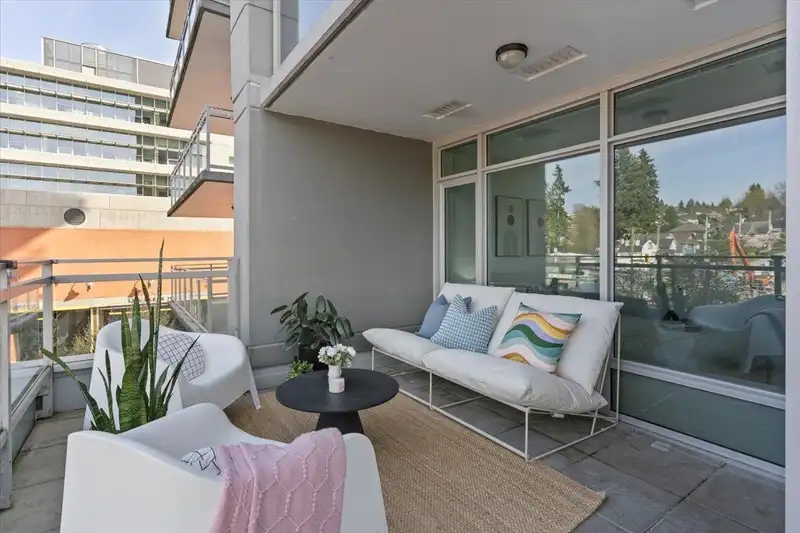 302 200 NELSON'S CRESCENT - photo 3 of 27