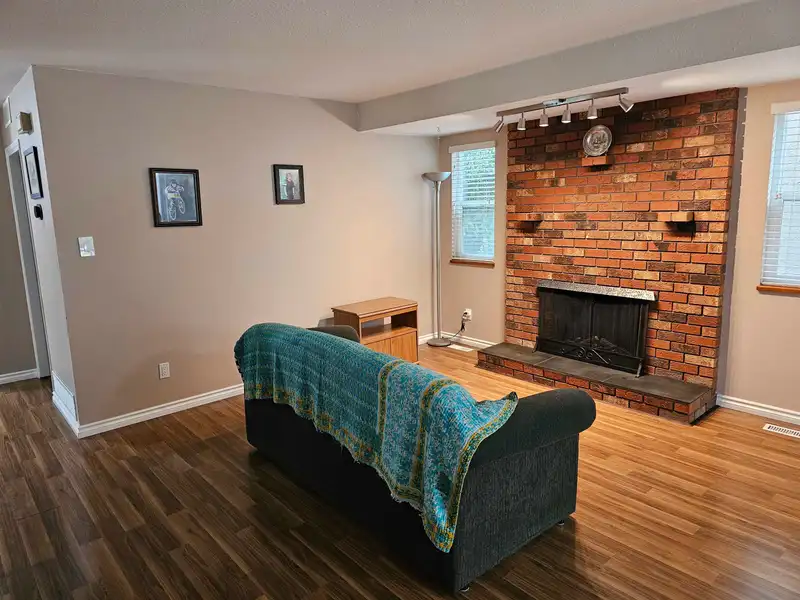 9667 155 STREET - photo 4 of 15