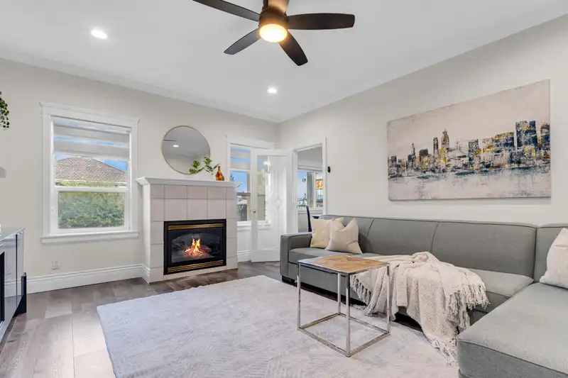 13185 73 AVENUE - photo 2 of 26
