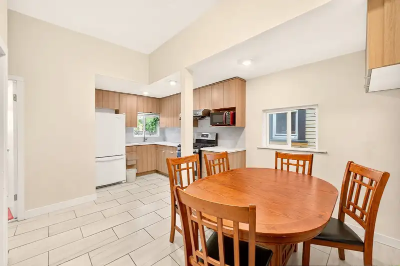 777 E PENDER STREET - photo 3 of 27